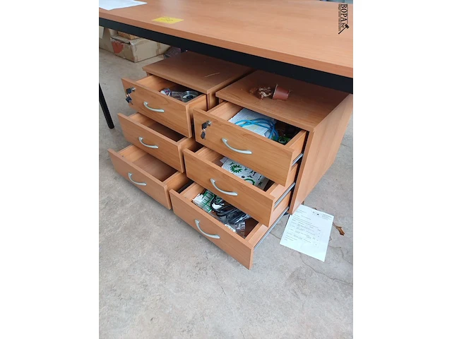 Lot 170 - bureau tafel met ladekastjes - afbeelding 4 van  5