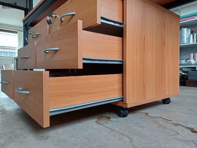 Lot 170 - bureau tafel met ladekastjes - afbeelding 5 van  5