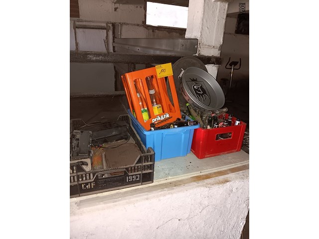 Lot 170 - leeggoed en café attributen - afbeelding 1 van  4