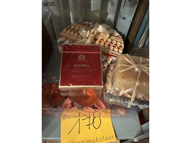 Lot 170 - rookwaren dunhill en geur - afbeelding 1 van  1