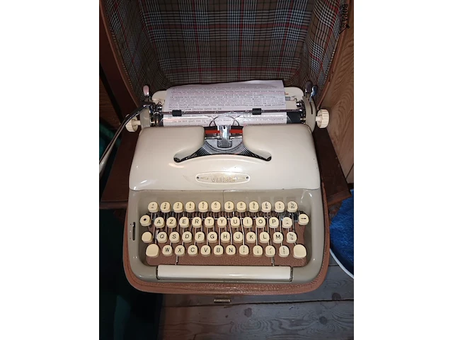 Lot 170 - typemachine in koffer - afbeelding 2 van  3