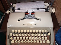 Lot 170 - typemachine in koffer - afbeelding 2 van  3