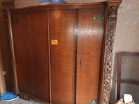 Lot 171 - antieke houten kleerkast - afbeelding 1 van  4