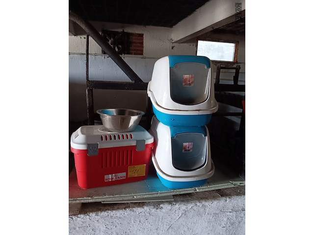 Lot 171 - dierenbenodigdheden - afbeelding 1 van  3