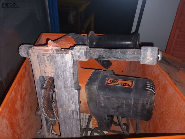 Lot 171 - groefmachine spit - afbeelding 3 van  4