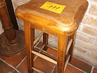 Lot 171 - houten barkruk - afbeelding 1 van  3