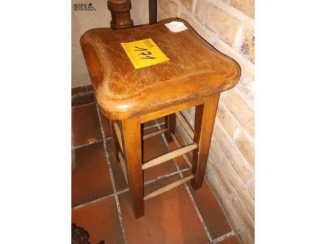 Lot 171 - houten barkruk - afbeelding 2 van  3