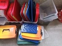 Lot 171 - pvc bakken, opstapje en vuilzakhouder - afbeelding 2 van  4