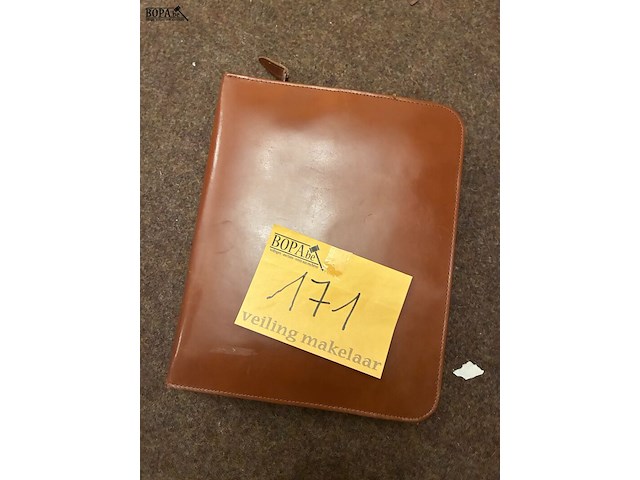 Lot 171 - vintage toilettas leder heren - afbeelding 1 van  3