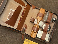 Lot 171 - vintage toilettas leder heren - afbeelding 2 van  3