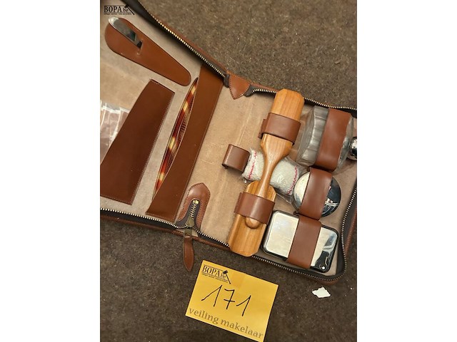 Lot 171 - vintage toilettas leder heren - afbeelding 3 van  3
