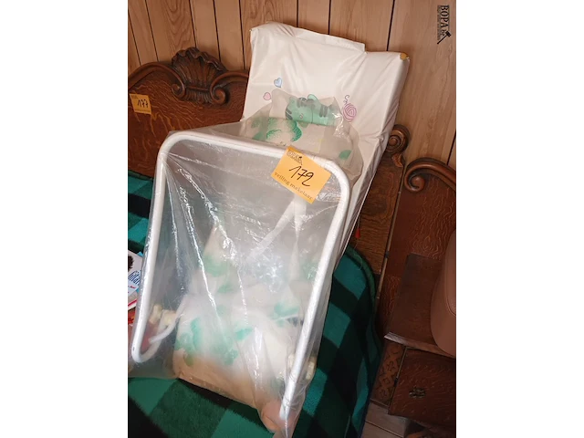 Lot 172 - babysitter en matrasje - afbeelding 1 van  3