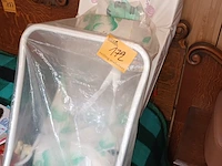Lot 172 - babysitter en matrasje - afbeelding 1 van  3
