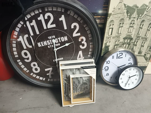 Lot 172 - canvassen, klokken, paraplu’s. 15 stuks - afbeelding 3 van  6