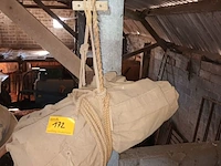 Lot 172 - katrol met zeil - afbeelding 1 van  3