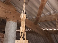 Lot 172 - katrol met zeil - afbeelding 2 van  3