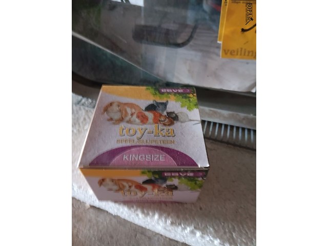 Lot 172 - kooi met dierenbenodigdheden - afbeelding 2 van  5