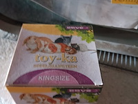 Lot 172 - kooi met dierenbenodigdheden - afbeelding 2 van  5