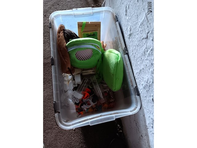 Lot 172 - kooi met dierenbenodigdheden - afbeelding 5 van  5