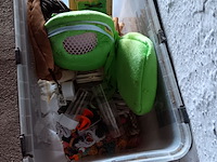 Lot 172 - kooi met dierenbenodigdheden - afbeelding 5 van  5