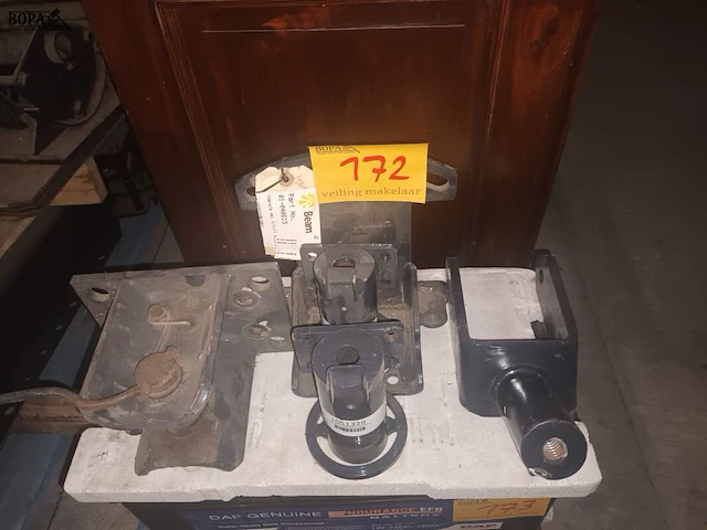 Lot 172 - onderdelen voor trucks. 5 stuks - afbeelding 1 van  3