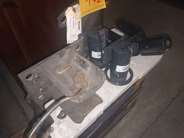 Lot 172 - onderdelen voor trucks. 5 stuks - afbeelding 3 van  3