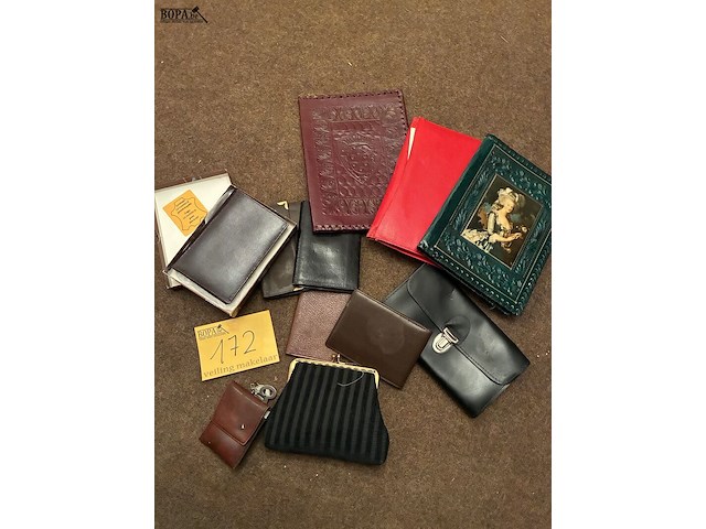 Lot 172 - portefeuilles en andere - afbeelding 1 van  1