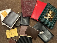 Lot 172 - portefeuilles en andere - afbeelding 1 van  1