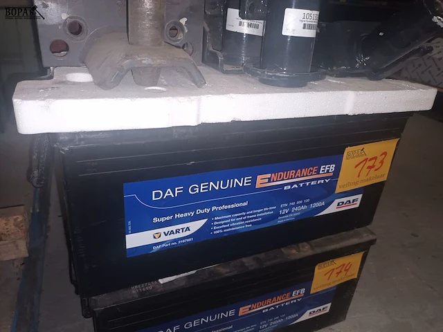 Lot 173 - batterij 12v daf - afbeelding 1 van  2