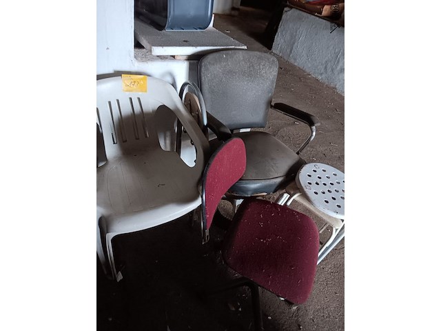 Lot 173 - lot stoelen - afbeelding 2 van  2