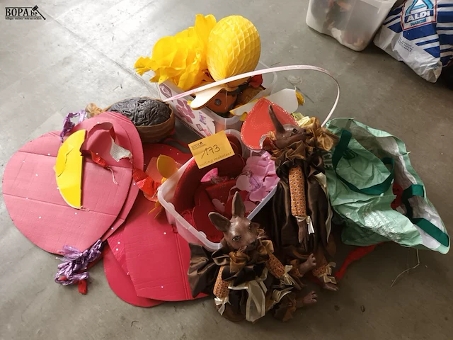 Lot 173 - paas- en valentijndecoratie - afbeelding 1 van  4