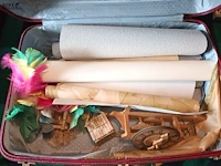 Lot 173 - vintage reiskoffer met inhoud - afbeelding 3 van  3