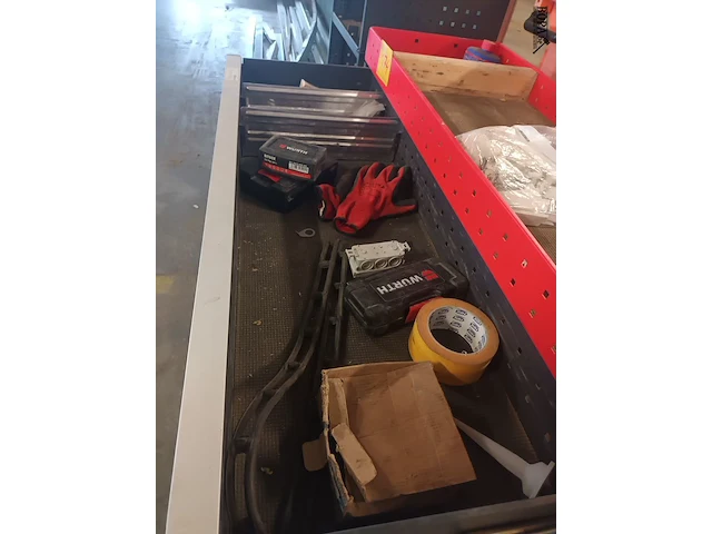 Lot 174 - bestelwagen inrichting würth - afbeelding 5 van  6