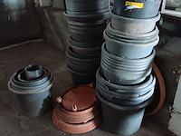 Lot 174 - lot diverse bloempotten - afbeelding 2 van  2