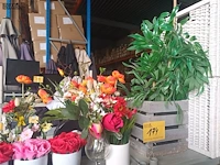 Lot 174 - tafeldecoratie. inhoud rek - afbeelding 1 van  5