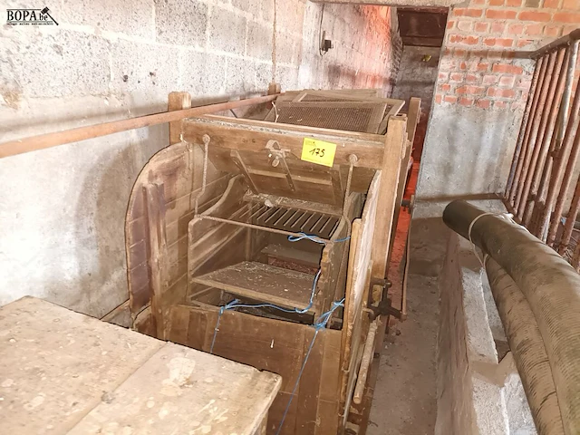 Lot 175 - antieke graanzeefmachine - afbeelding 1 van  4