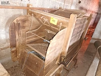 Lot 175 - antieke graanzeefmachine - afbeelding 2 van  4