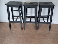 Lot 175 - houten barkruk. 3 stuks - afbeelding 1 van  4
