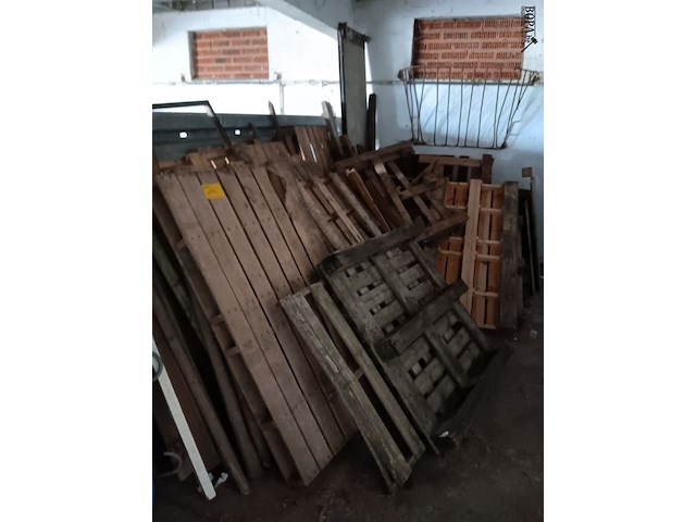 Lot 175 - lot brandhout - afbeelding 1 van  2