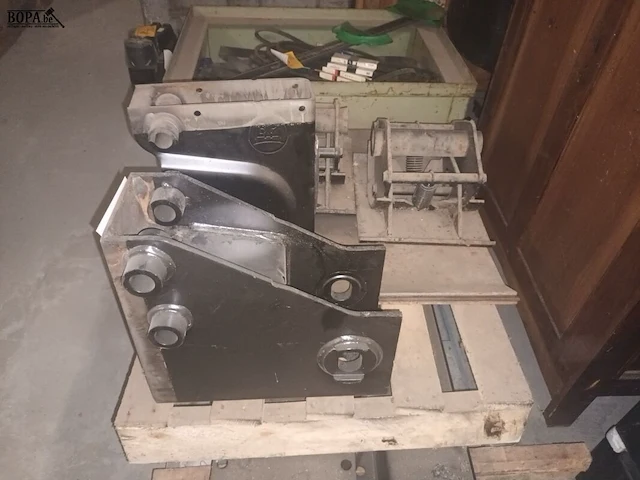 Lot 175 - onderdelen voor trucks - afbeelding 2 van  4