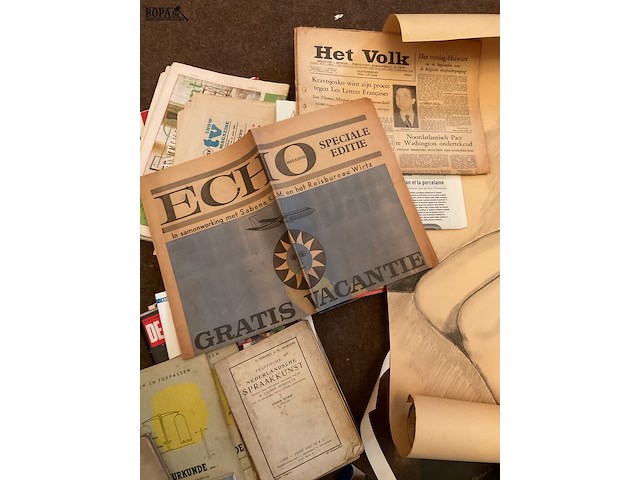Lot 175 - set papierwaren en oude kranten allerhande - afbeelding 4 van  6