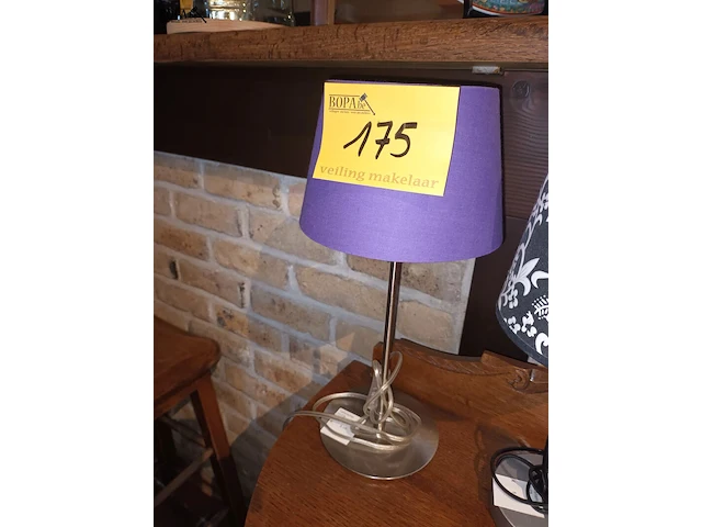 Lot 175 - tafellamp. 2 stuks - afbeelding 2 van  3