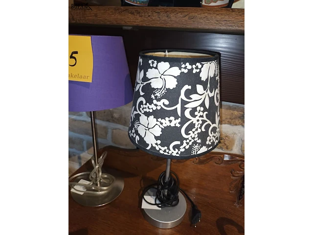 Lot 175 - tafellamp. 2 stuks - afbeelding 3 van  3