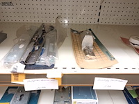 Lot 175 - veiligheidsbeslag en zenders - afbeelding 4 van  5