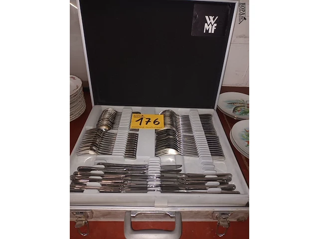Lot 176 - bestekkoffer wmf - afbeelding 1 van  6
