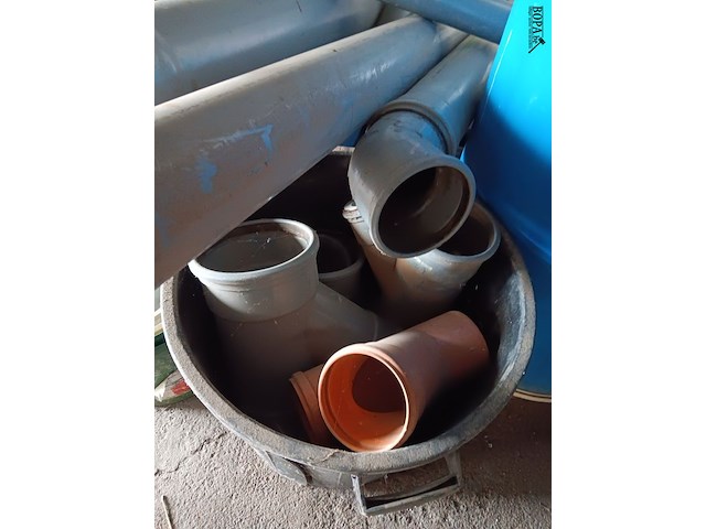 Lot 176 - lot pvc hulpstukken - afbeelding 4 van  6