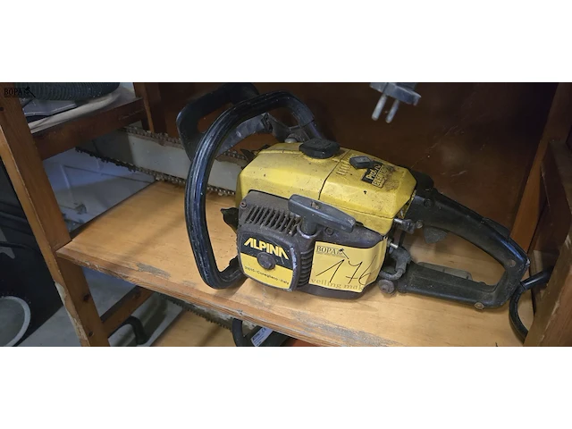 Lot 176 - motor kettingzaag alpina 50 cm - afbeelding 1 van  3