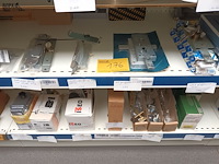 Lot 176 - sloten en krukken - afbeelding 1 van  5