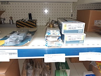 Lot 176 - sloten en krukken - afbeelding 2 van  5