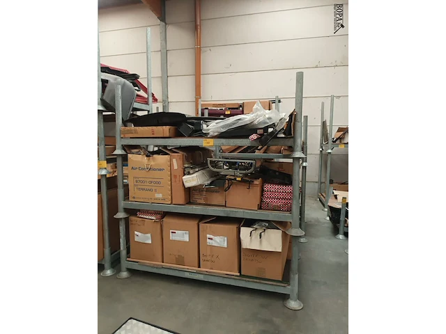 Lot 177 - gegalvaniseerd stapelrek. 31 stuks - afbeelding 1 van  5